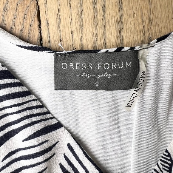 Dress Forum Los Angeles Black and White Floral Tie-Up Split Leg Jumpsuit Size S - Picture 10 of 12